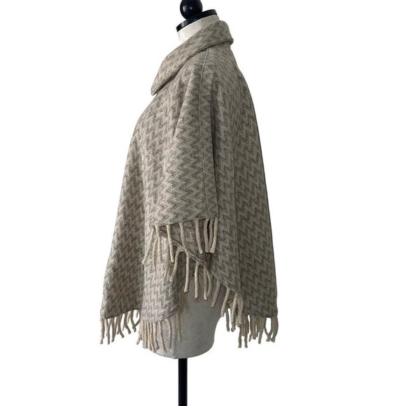 Artilana Vintage Womens Poncho One Size Tan Button Down Fringe Cape Zig Zag - Picture 3 of 8